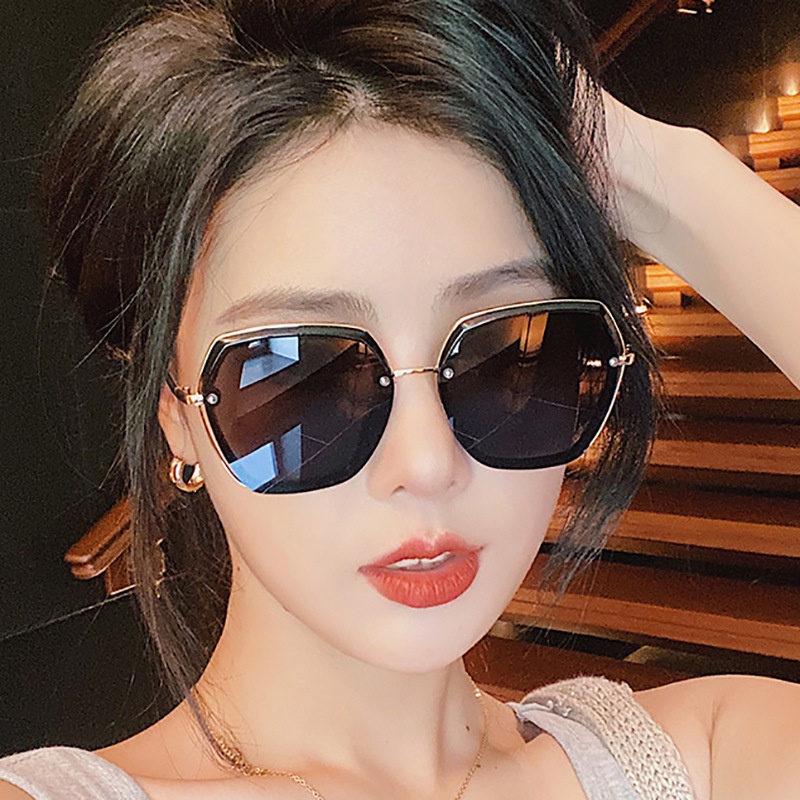 Kacamata Hitam Fashion Square Aesthetic Shades Untuk Wanita/Pria Metal Frame Sunglasses Eyewear