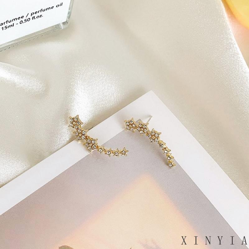 【Bayar di tempat】 Anting Serbaguna Premium Sense Pentagram Berlian Anting Feminin Temperamen