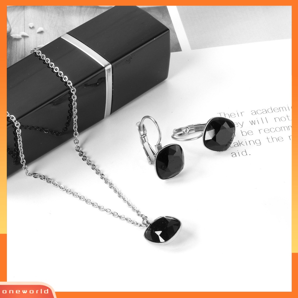 [ONE] 1set Wanita Anting Kristal Imitasi High Gloss Geometris Temperamen Menawan Dekorasi Cahaya Yang Indah Mewah Square Pendant Kalung Wanita Aksesori