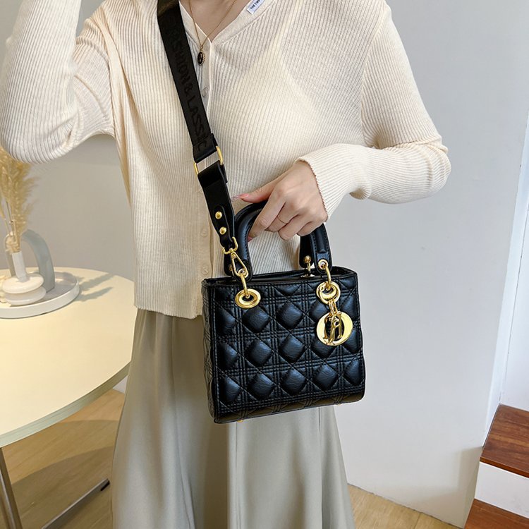 Tas Tangan Tenteng Kulit Slingbag Wanita Hitam Emas