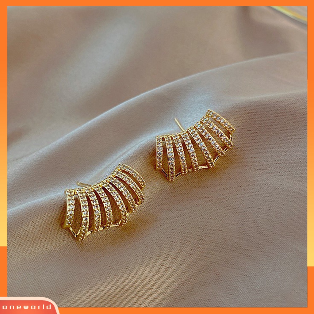 [WOD] 1pasang Lady Earrings Golden Berongga Keluar Berkilau Berlian Imitasi Bertatahkan Wanita Earrings Aksesori Perempuan