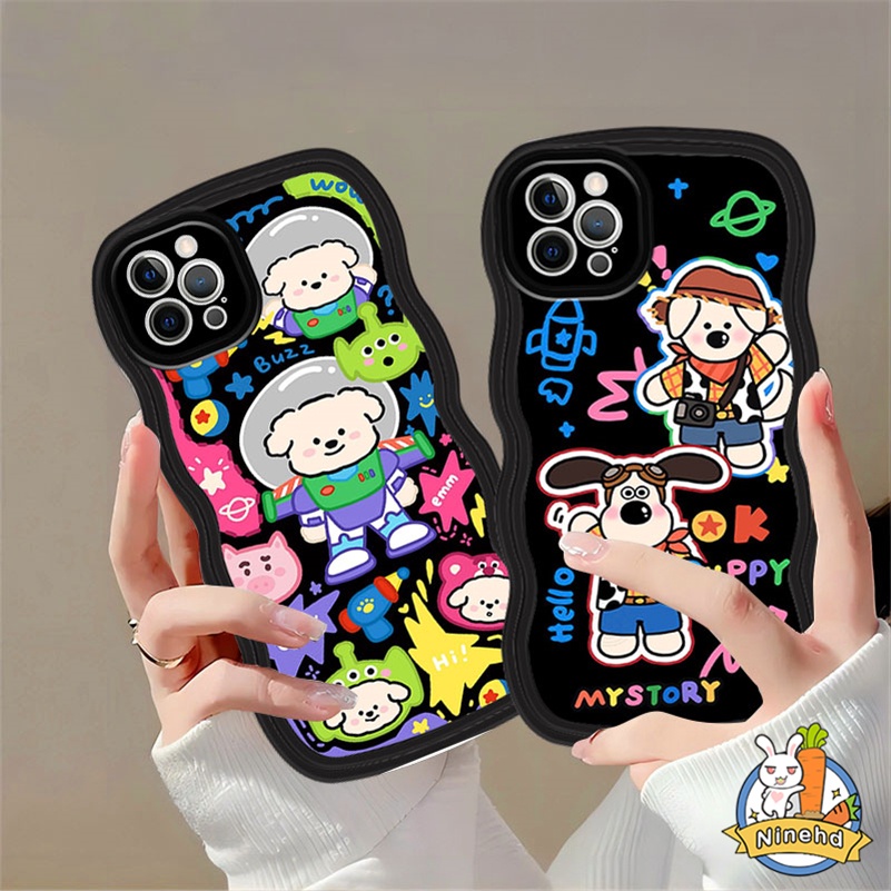 Oppo A17 A17K A77 A77s A57 A16 A16K A15 A15s A3s A5s A7 A78 A76 A96 A74 A54 A93 A94 A95 A92 A52 A53 A5 A9 F11 F9 Reno7 6 5 Pro 8T 8Z 7Z 6Z Kartun Couple Bergelombang Casing Hp Soft Edge