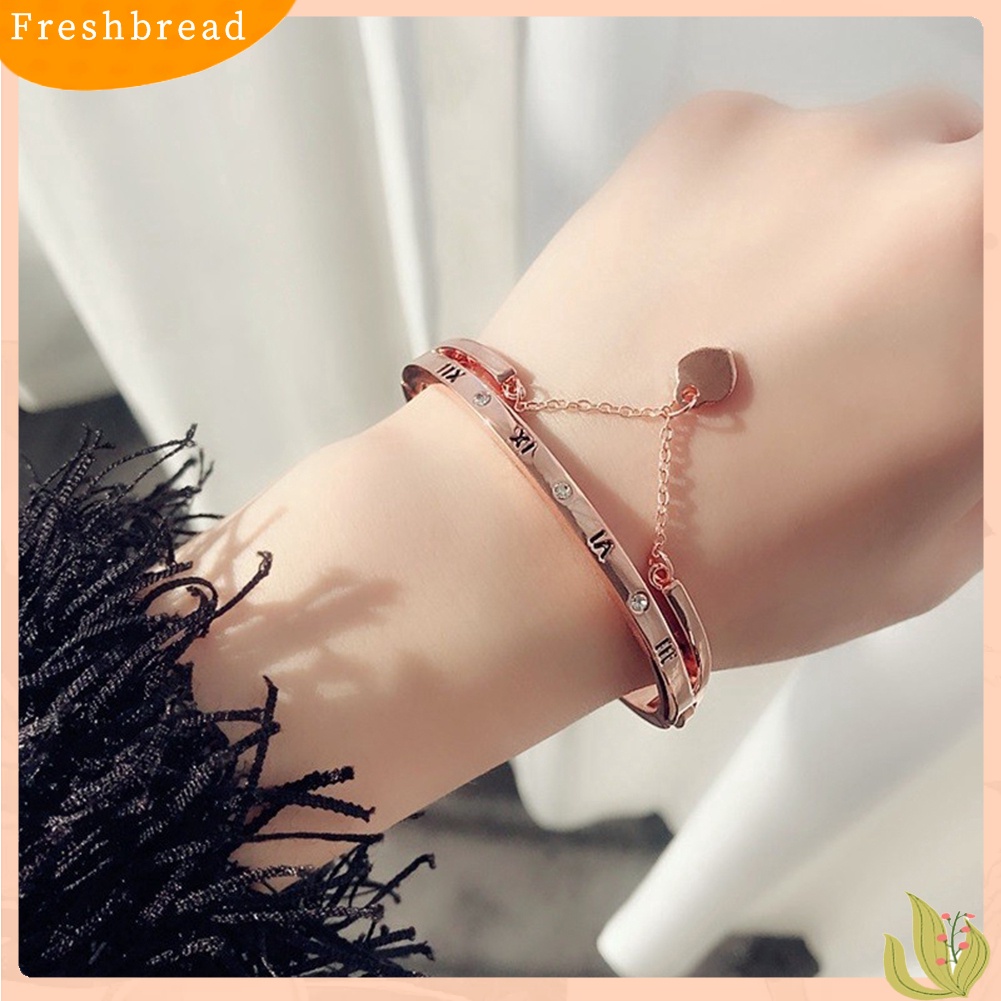 &lt; Freshbread &gt; Fashion Wanita Angka Romawi Craved Heart Pendant Chain Bracelet Charm Bangle