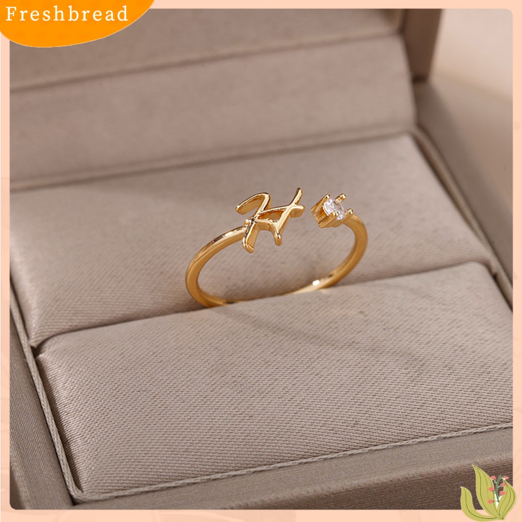 &lt; Freshbread &gt; Cincin Jari Adjustable Electroplating Berlian Imitasi Halus Geometris Berdandan Fashion Perhiasan Berlian Imitasi Alfabet26Huruf Cincin Aksesoris Wanita