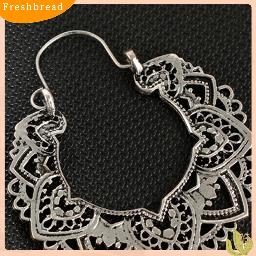 &lt; Freshbread &gt; 1pasang Anting Menjuntai Bentuk Kelopak Berongga Gaya Bohemian Warna Emas/Perak Vintage Ukiran Alloy Drop Piercing Earrings Wanita Perhiasan