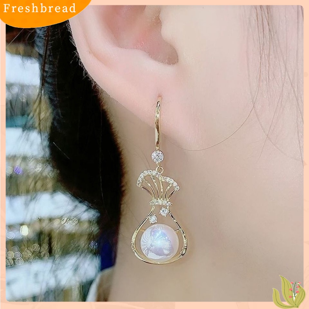 &lt; Freshbread &gt; 1pasang Anting Menjuntai Berlian Imitasi Mengkilap Hias Manik-Manik Berkilau Electroplating Hias Hadiah Wanita Berongga Tas Uang Liontin Anting Perhiasan Fashion Untuk Pacaran