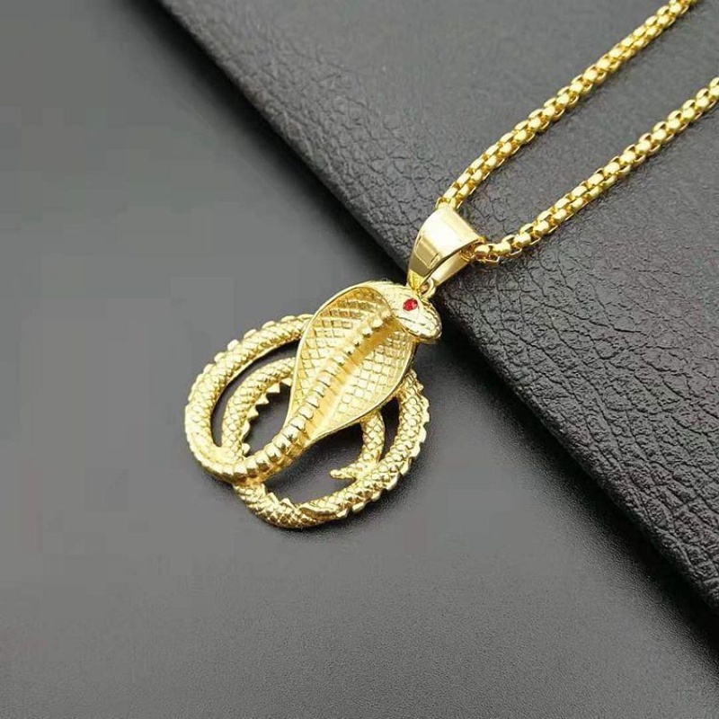 [Z H Perhiasan] Retro 18K Emas Disepuh Cobra Ruby Hip Hop Liontin Pria Dan Wanita Fashion Anti Karat Kalung Punk Pesta Batu Baja Titanium Perhiasan Aksesoris