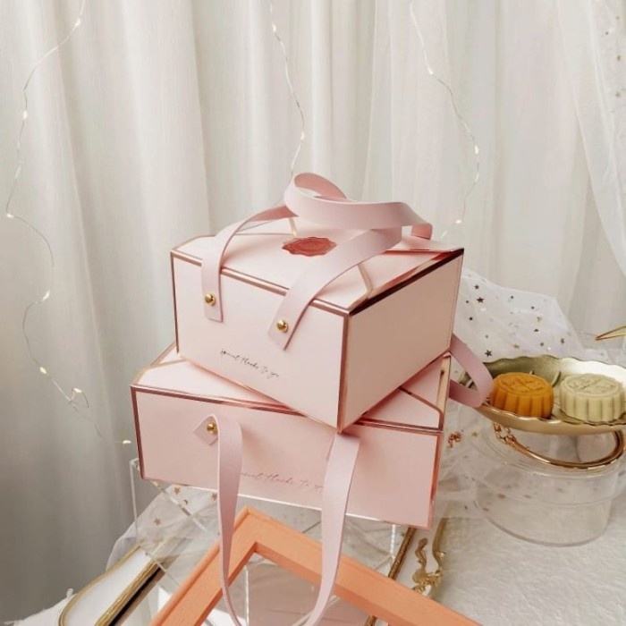 

BOX KOTAK KUE COOKIES PACKAGING BOX TENTENG PINK UNIK DAN ELEGAN - 14,5x14,4x8cm