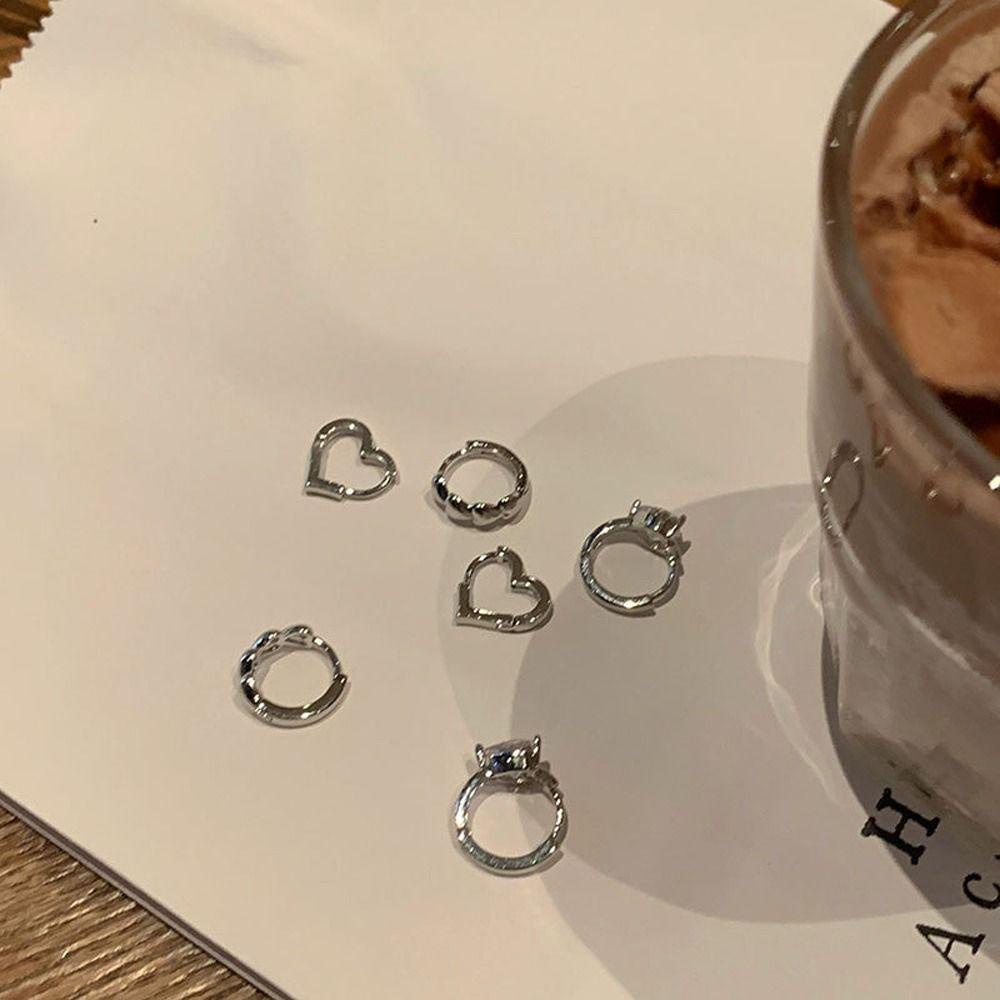 Mxbeauty Wanita Stud Earrings Trendi Kepribadian Indah Jantung Hoop Earrings Niche Desain Berlian Imitasi Alloy Anting Gaya Korea