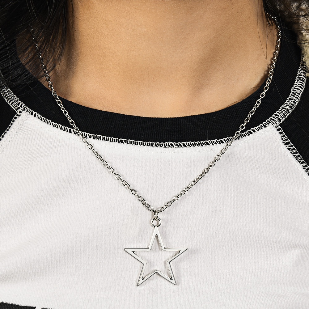 Women Hollow Star Pendant Necklace/Ladies Simple Charm Necklaces/Kalung Klavikula Elegan/Kalung Rantai Pantai Kepribadian Perempuan/Kalung Choker Populer