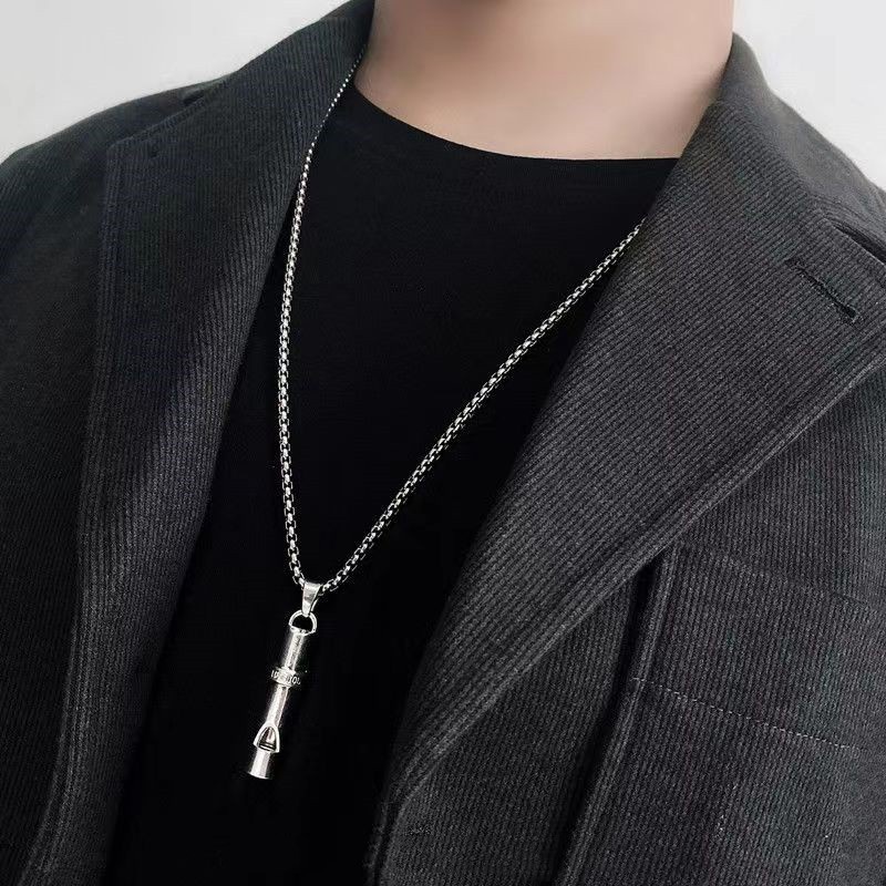 Manis Keren Gaya Hip-Hop Unik Peluit Liontin Kalung Y2K Keren Disco Blowable Titanium Steel Sweater Rantai