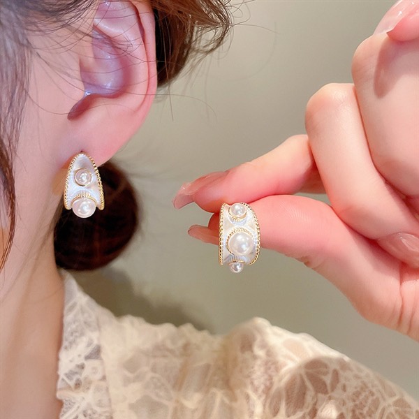 925jarum Perak Versi Korea Retro Dicat Mutiara Berbentuk C Anting-Anting Cahaya Mewah Niche Desain Temperamen Sederhana Anting-Anting Wanita