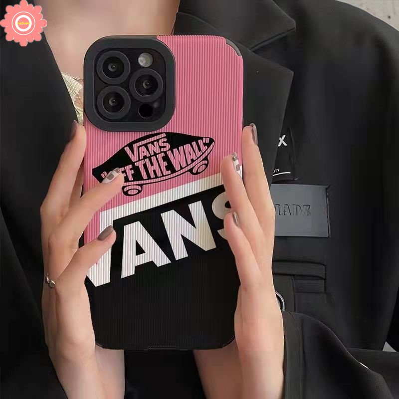 Casing Ponsel Pasangan V-A-N-S Lattic Merek Trendi Kompatibel Untuk iPhone 7Plus 11 12 14 13 Pro MAX XR X XS Max7 8 Plus 8Plus Lembut Shockproof Tekstur Kulit Mewah Case Cover