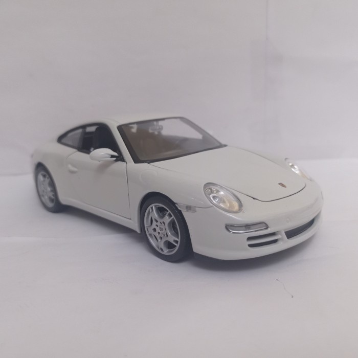 Diecast Porsche 911 Carrera S Coupe White Welly 1:24 mobil mainan