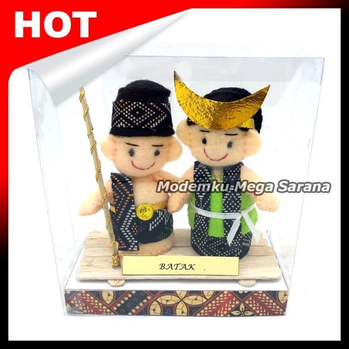 Boneka Pakaian Adat Batak