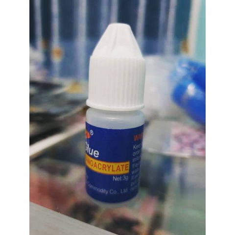 Nail glue / lem kuku / lem kuku cair 3gram 3gr