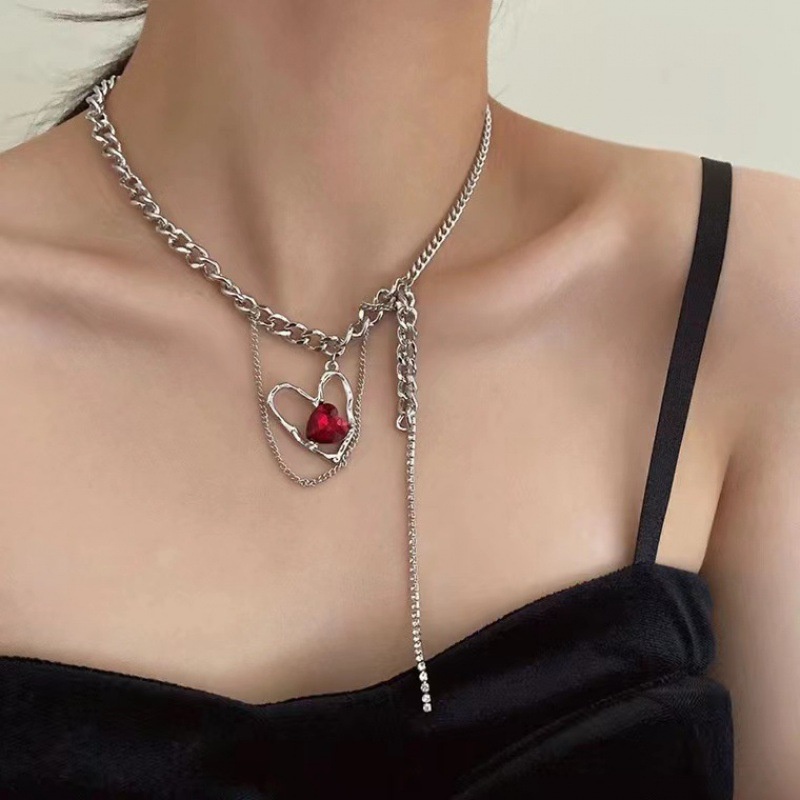 Cinta Merah Zirkon High-End Rantai ins Ditumpuk Rantai Klavikula Manis Pedas Versi Korea Niche Titanium Steel Kalung Perempuan100