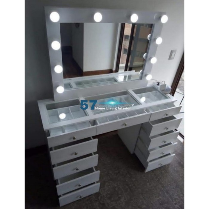 Tolet Meja Rias Minimalis Dan Lampu Free Desain Bahan Plywood HPL