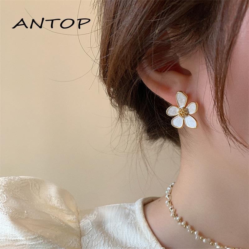 Anting Fashion Sederhana Anting Bunga Camelia Wanita Serbaguna Kecil Segar Rasa Canggih [Yumna]