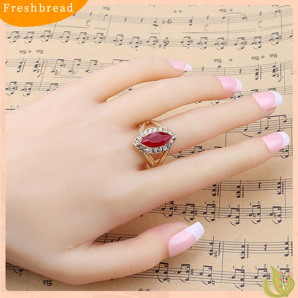 &lt; Freshbread &gt; Vintage Royal Crown Hollow Waterdrop Berlian Imitasi Jari Cincin Pesta Wanita Perhiasan