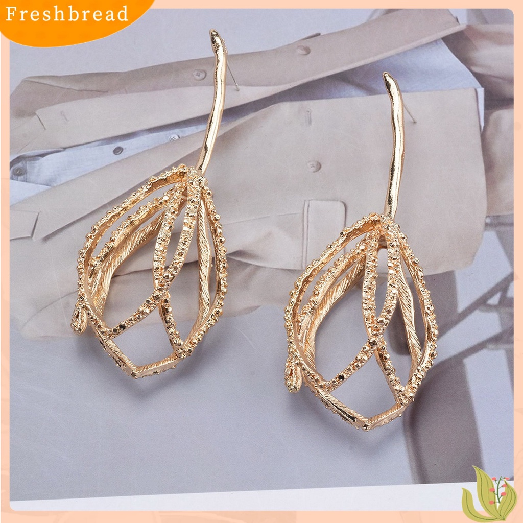 &lt; Freshbread &gt; 1pasang Anting Menjuntai Vintage Berongga Mengkilap Berlebihan Temperamen Berdandan Logam Wanita Pesona Bentuk Bunga Drop Earrings Perhiasan Retro