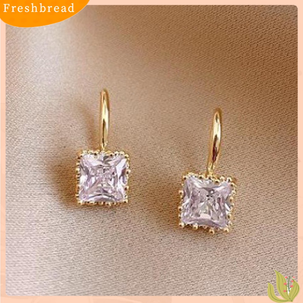 &lt; Freshbread &gt; 1pasang Anting Tusuk Bentuk Persegi Perhiasan Berlian Imitasi Penampilan Fashion Giwang Telinga Tahan Lama Untuk Pakaian Sehari-Hari