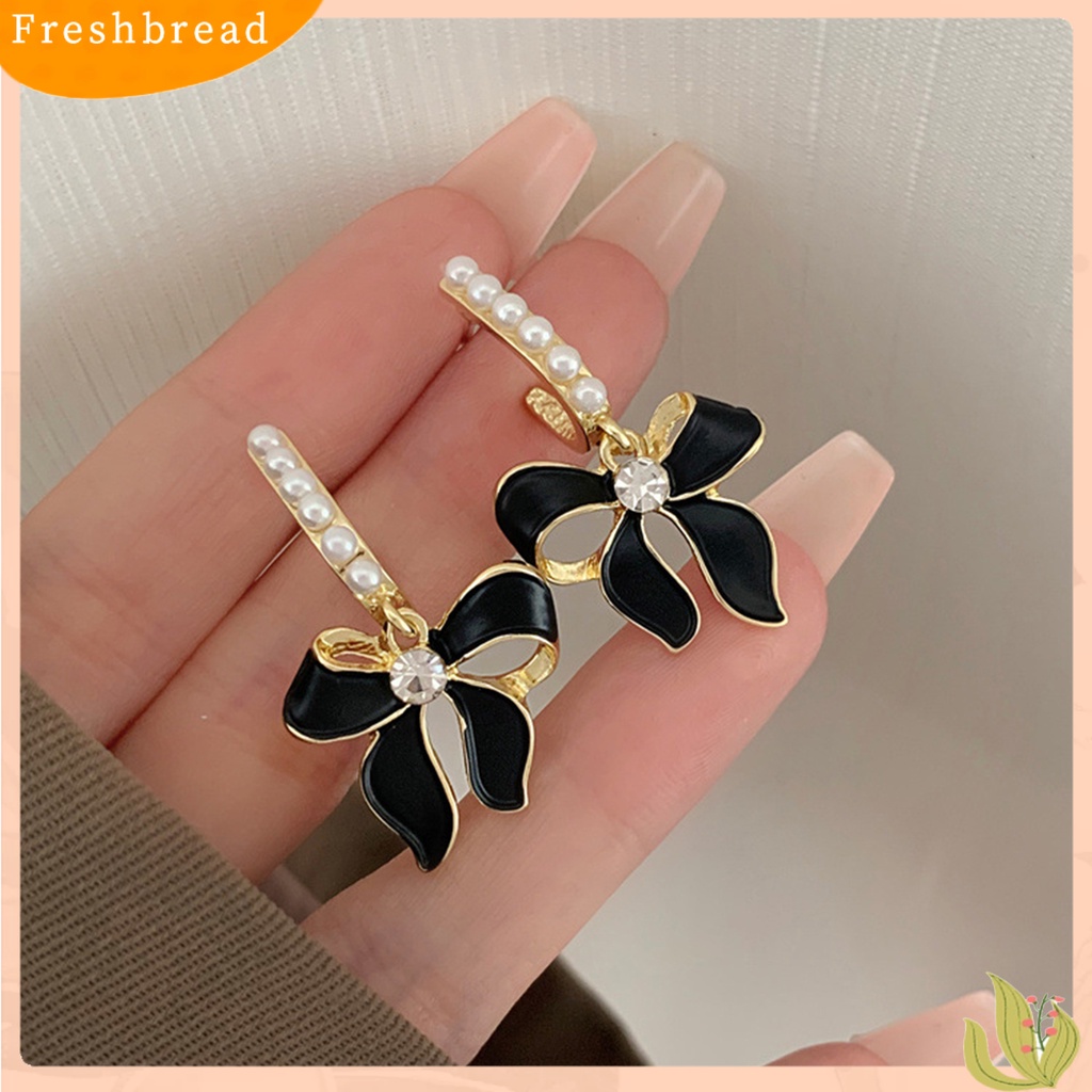 &lt; Freshbread &gt; 1pasang Drop Earrings Temperamen Mutiara Imitasi Cahaya Mewah Geometris High Gloss Berdandan Indah Halus Kupu-Kupu Liontin Hoop Earrings Aksesoris Wanita