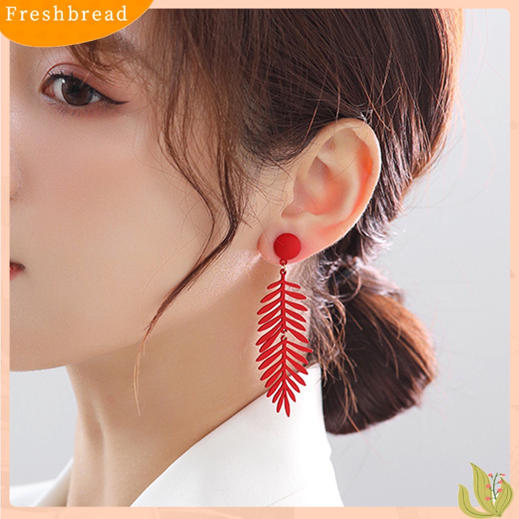 &lt; Freshbread &gt; 1pasang Anting Wanita Bentuk Daun Warna Solid Berlebihan Portable Friendly Untuk Kulit Hias Telinga Permen Warna Melubangi Hidup Perhiasan Anting Lady