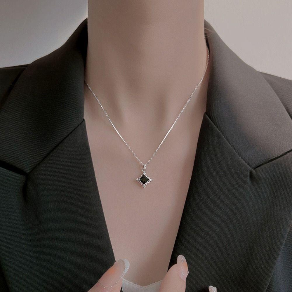 Needway Wanita Kalung Elegan Fashion Hadiah Persahabatan Kreatif Mewah Temperamen Rantai Klavikula