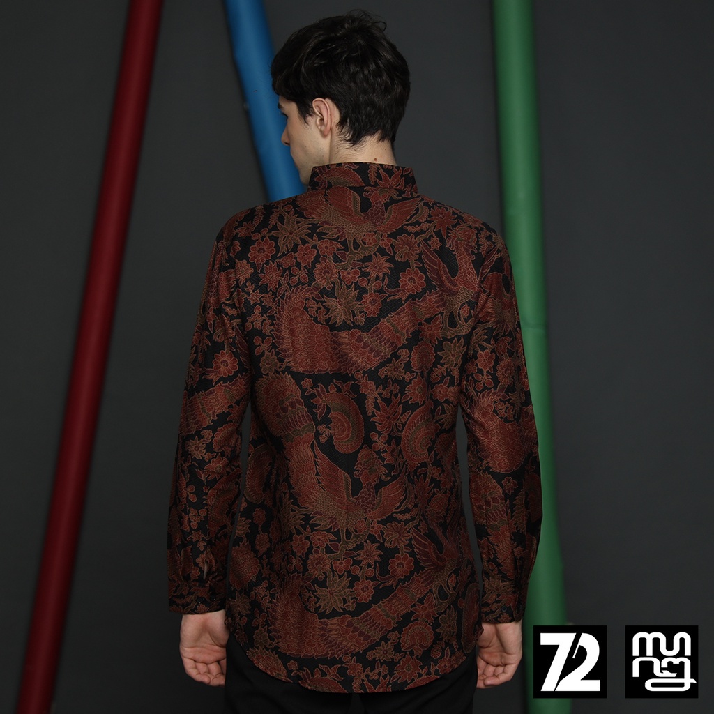 BATIK PRIA LENGAN PANJANG Kemeja Hem Slimfit Premium Motif Merak Warna Hitam Coklat 723585 Cap 72