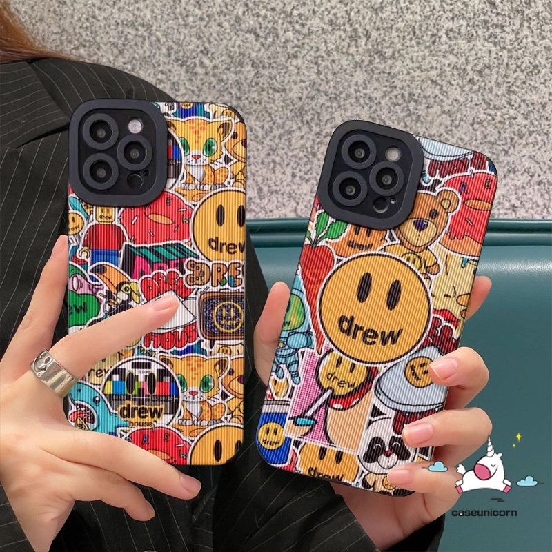 IPHONE Mewah Tekstur Kulit Lucu Graffiti Kartun Beruang Smiley Phone Case Kompatibel Untuk Iphone11 Pro Max XR 13 14 12 Pro Max7 8 Plus X XS Max Trendi Drew House Brand Soft Cover