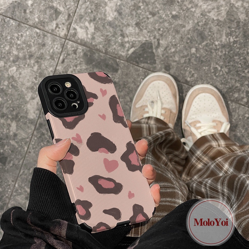 IPHONE Ins Cinta Hati Shockproof Case Kompatibel Untuk Iphone11 13 12 14 Pro MAX 7Plus XR X XS Max7 8 Plus Merek Trendi Leopard Jahitan Kontras Penutup Tekstur Kulit