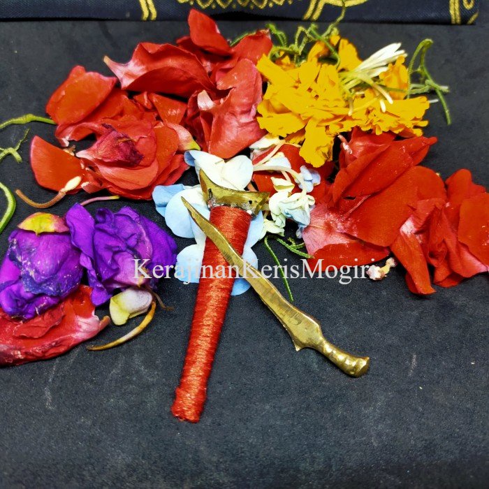 

Keris Nusantara Mini Kumpang Merah Bertuah Proteksi/Lucky/Rejeki Termurah