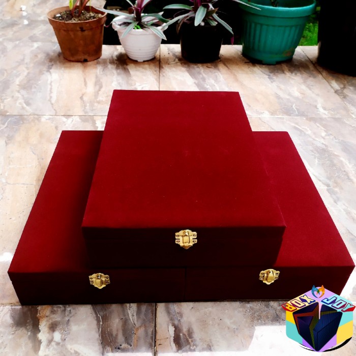 Box Bludru / Kotak Bludru / Box Plakat / Kotak Plakat, Tempat Plakat - Merah Marun