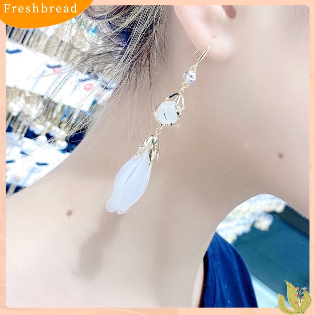 &lt; Freshbread &gt; 1pasang Anting Kait Menarik Bentuk Kelopak Putih Tahan Aus Dekorasi Telinga Kelopak Panjang Rumbai Menjuntai Earrings Untuk Pergi Jalan