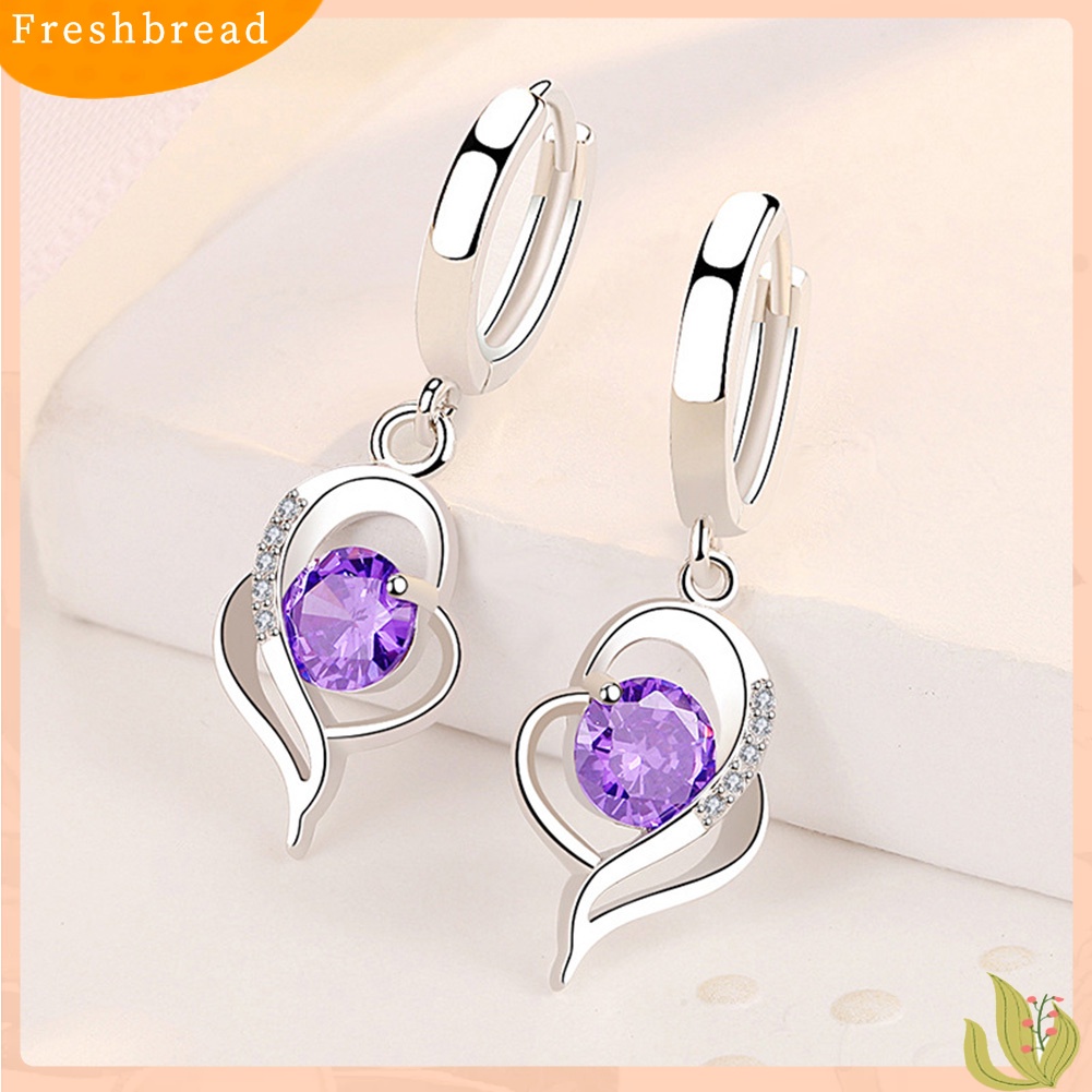 &lt; Freshbread &gt; Lady Berlian Imitasi Hias Berongga Memutar Hati Menjuntai Huggie Earrings Perhiasan Hadiah