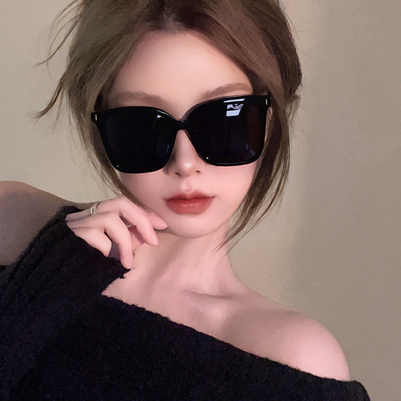 We Flower Trendy Frid Hitam Oversized Sunglasses Untuk Wanita Pria Chic Perlindungan UV400 Mengemudi Kacamata Liburan Nuansa Luar Ruangan Fashion Kacamata Sunny