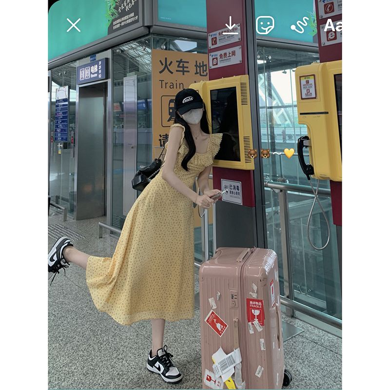 Red 2022 musim panas baru gaya Korea gaun wanita angin lembut tanpa lengan bunga kerah persegi ramping panjang rok a-line wanita