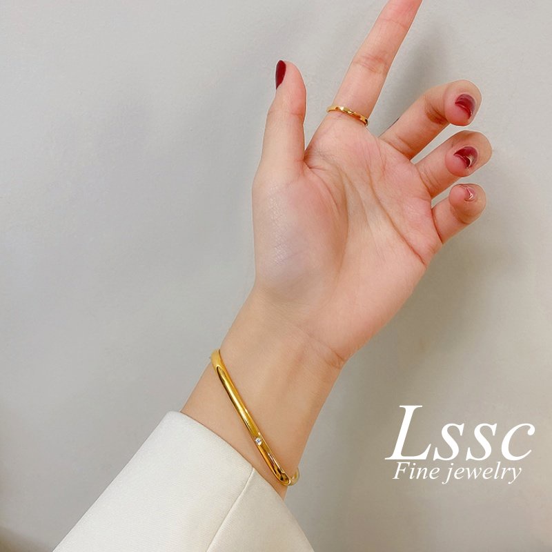 Gelang Titanium Wanita Anti Karat Persegi Permata Mata Satu Emas 18K Simpel Mewah Berlian Bangle Fashion Korea Aksesoris Perhiasan