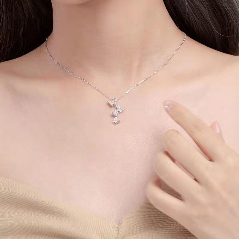 Kalung Rantai Dengan Liontin Kupu-Kupu Aksen Berlian Imitasi Untuk Wanita
