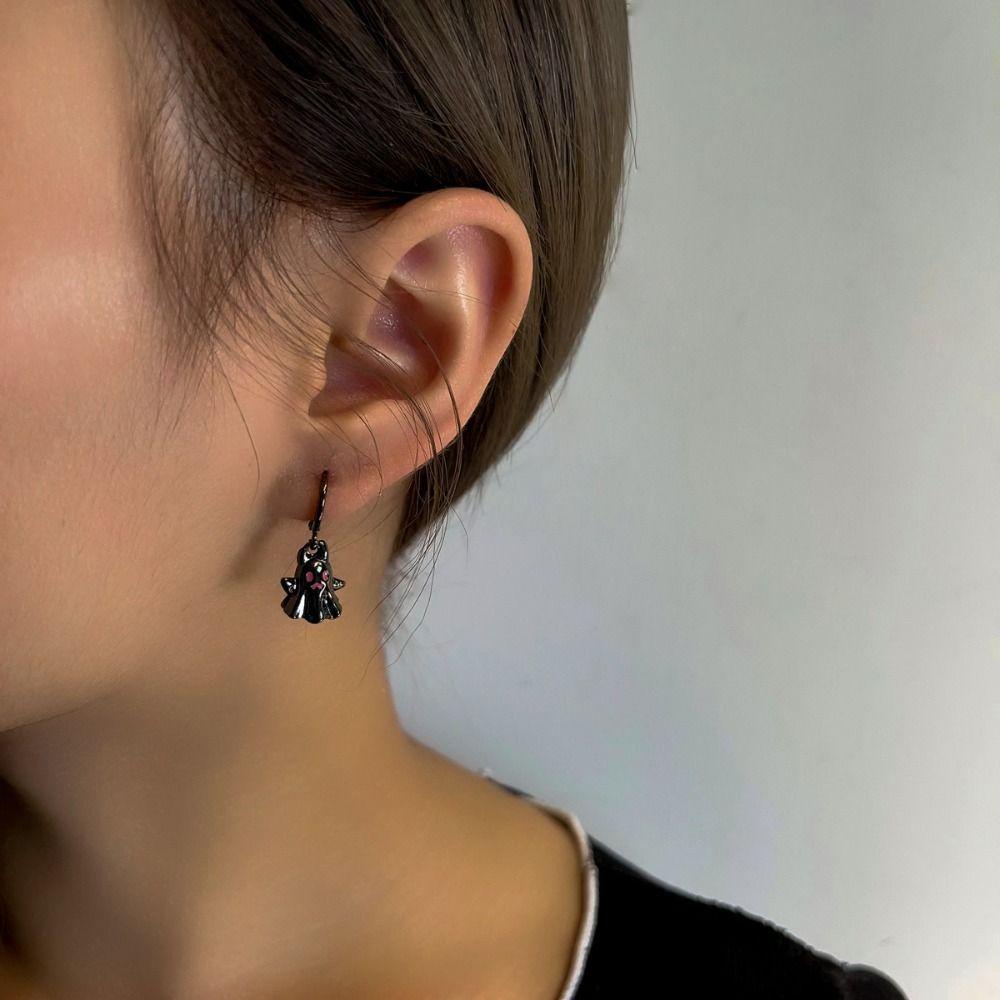 Needway   Black Ghost Hoop Earring Daily Retro Desain Fashion Zirkon Ear Stud Ear Buckle Temperamen Lady Wanita Perhiasan Aksesoris