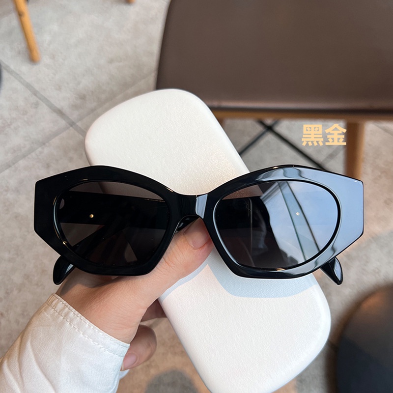 (YUZHU) Kacamata Hitam Bingkai Oversized Bentuk Mode Vintage Baru Rasa Hitam Musim Panas Mengemudi Tabir Surya Sunglasses Untuk Wanita