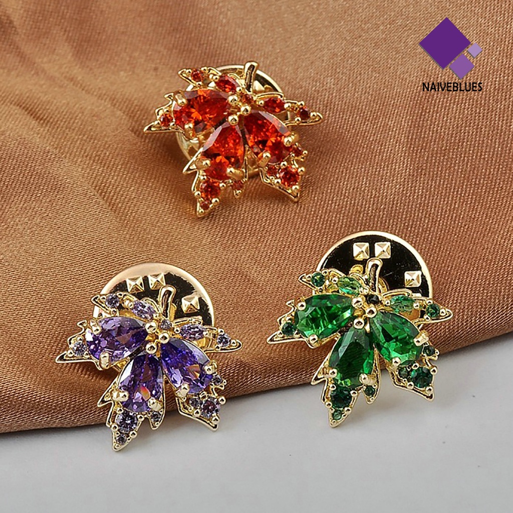 &lt; Naiveblues &gt; Pin Lencana Temperamen Electroplating Berlian Imitasi Bentuk Geometris Dress Up Colorful Cubic Maple Leaf