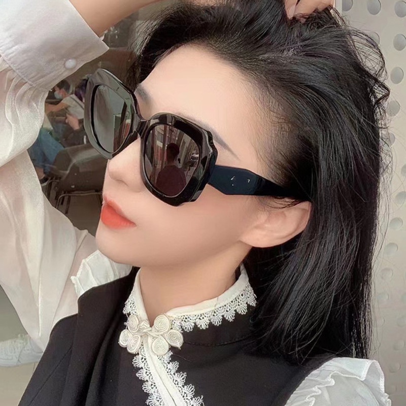 (YUZHU) Western Fashion Polygon Oversized Frame Sunglasses Vintage Fashion Kerai Kacamata Hitam Untuk Wanita