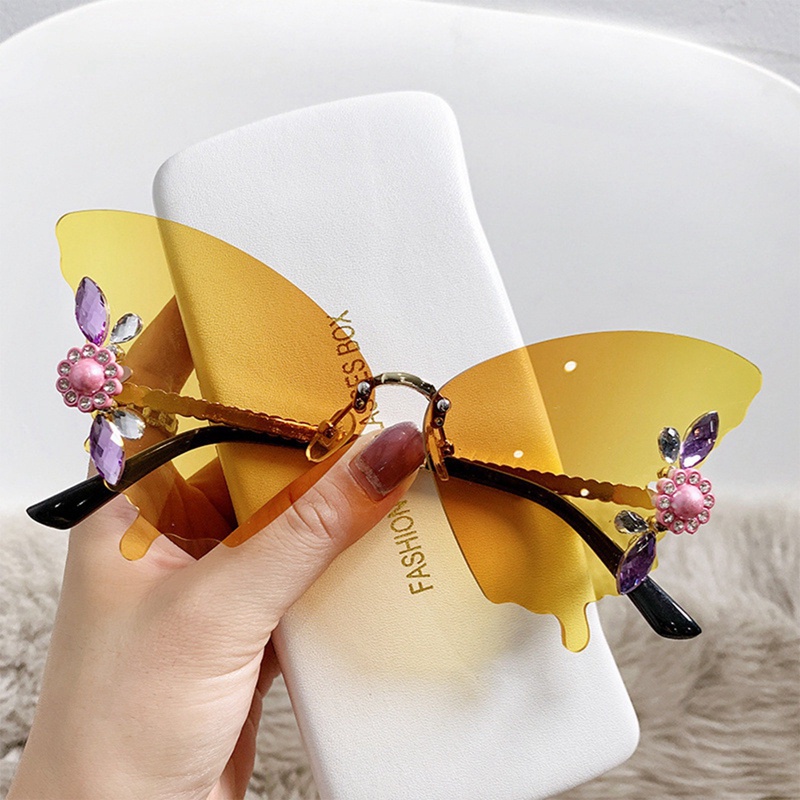 Desain Mewah Frameless Kristal Butterfly Sunglasses Vintage Brand Shades Untuk Wanita Kacamata Matahari Tanpa Bingkai Bling Diamond Eyewear