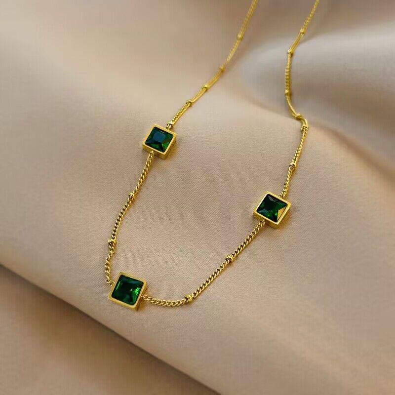 Fashion Emerald Zircon Pendant Titanium Steel Kalung Emas