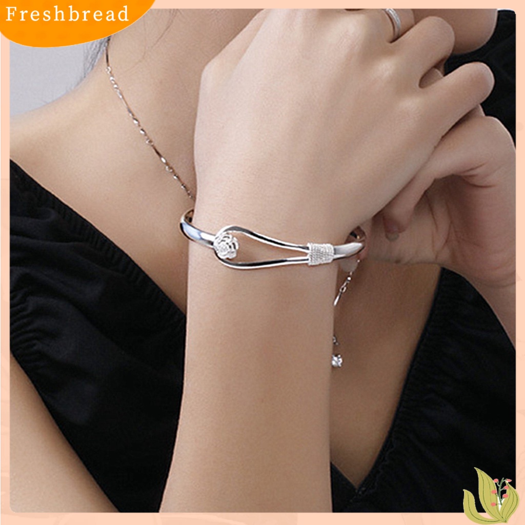 &lt; Freshbread &gt; Gelang Alloy Desain Bukaan Gesper Bunga Electroplating Kilau Terang Tidak Luntur Menghias Perhiasan Hadiah Cahaya Mewah Temperamen Wanita Bangle Untuk Perjamuan