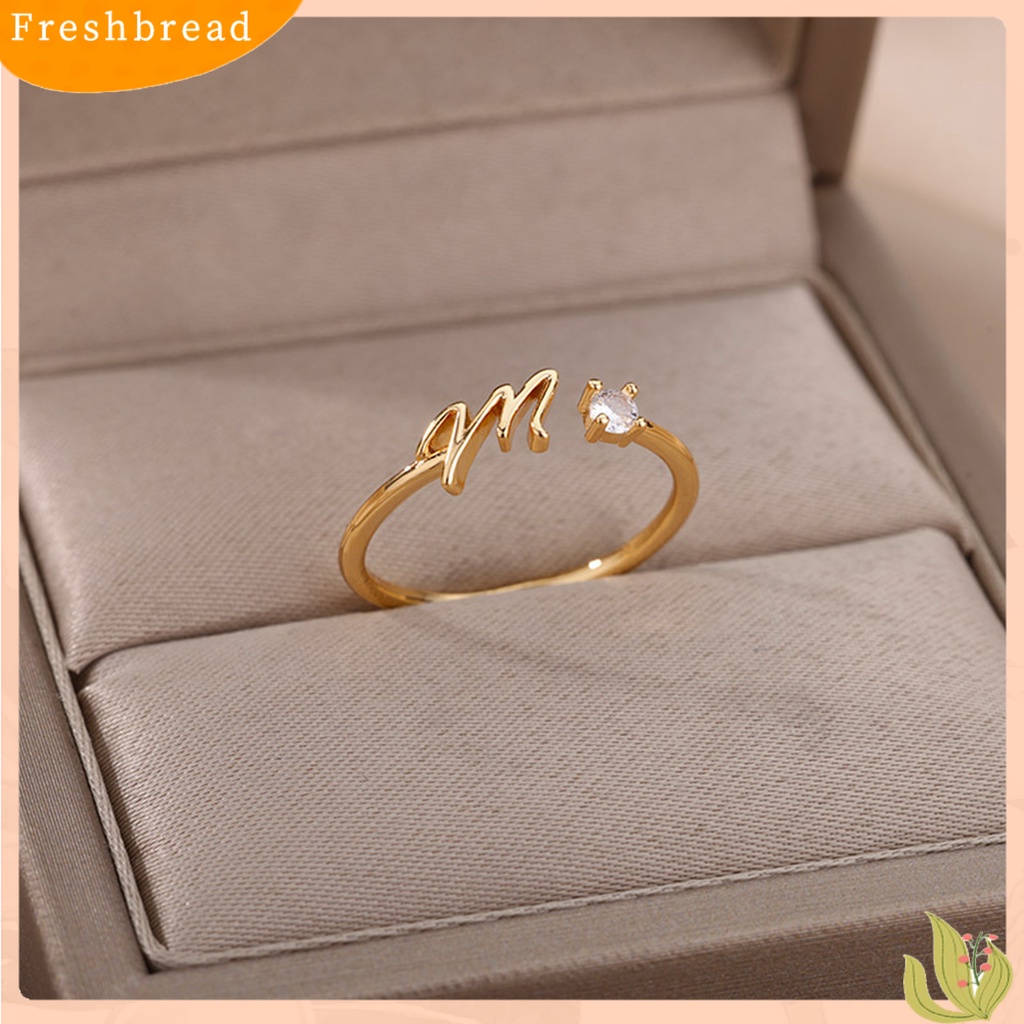 &lt; Freshbread &gt; Cincin Jari Adjustable Electroplating Berlian Imitasi Halus Geometris Berdandan Fashion Perhiasan Berlian Imitasi Alfabet26Huruf Cincin Aksesoris Wanita