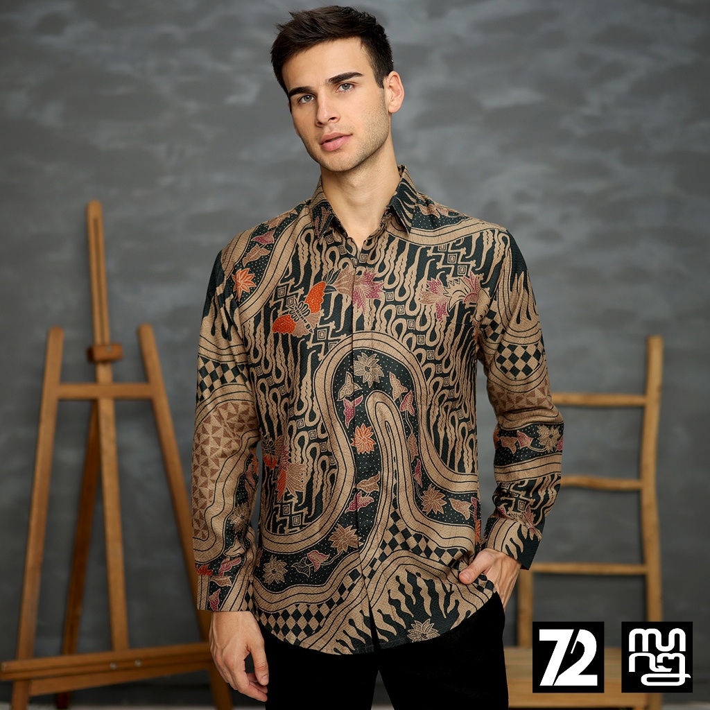 KEMEJA BATIK PRIA LENGAN PANJANG Kemeja Dobby Slimfit Motif Parang Kupu Warna Hitam Coklat 723448 Cap 72 - Baju Kemeja Atasan Pakaian Setelan Batik Pria Cowok Laki Laki Remaja Keluarga Kantor Lengan Panjang Modern Slimfit Slim Fit Premium Kekinian