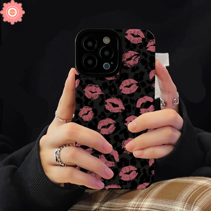 IPHONE Ins Imut Merah Kisses Bibir Leopard Ponsel Case Kompatibel Untuk Iphone7 8 Plus11 14 13 12 Pro Max XR X XS Max Cinta Hati Kulit Shockproof Pelindung Cover Lembut Tpu Cover